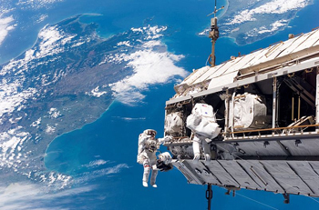 6 Ways Movies Get Space Wrong (by Astronaut Chris Hadfield)