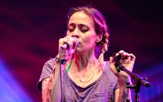 One Night Out With Quentin Tarantino And Paul Thomas Anderson Was Enough To Get Fiona Apple To Quit Cocaine