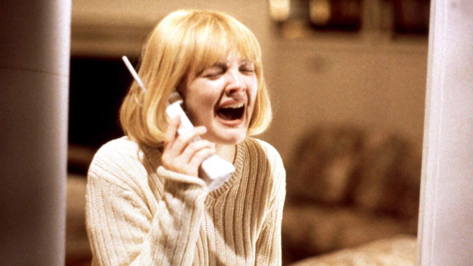 Drew Barrymore beansprucht die Popularisierung der Anrufer-ID in „Scream“ ...