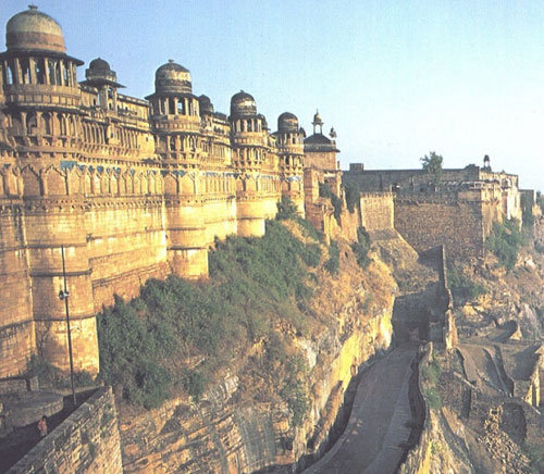 5 Popular Zombie Survival Tactics (That Will Get You Killed)