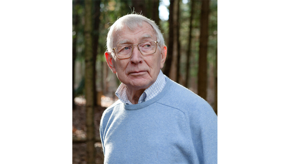 Lou Ottens in his garden in 2007