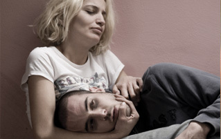 5 Terrifying Ways Being in Love Chemically Impairs You