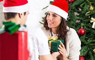 5 Weird Psychological Dangers of Giving People Gifts