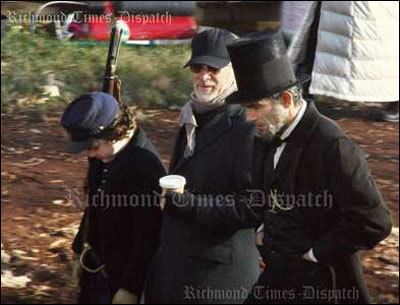 15 Behind the Scenes Photos That Ruin the Movie 