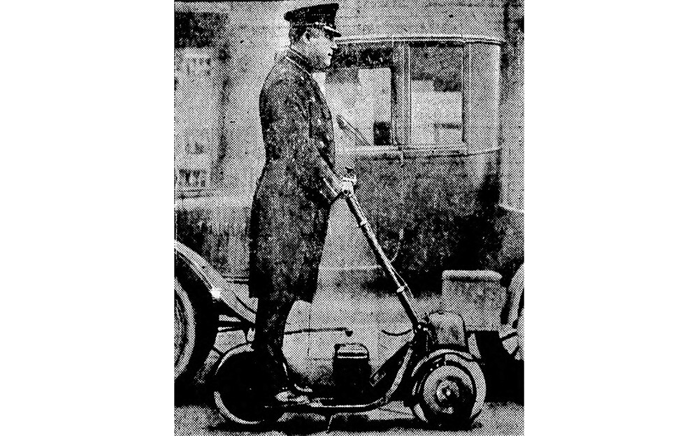 Historical photo of an Autoped in use by a traffic cop, 1922