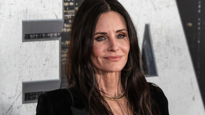 This is How Courteney Cox Became the First Person to Say “Period” on TV