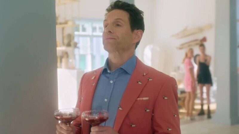 Glenn Howerton Says It Was Strange Playing A ‘Naïve’ and ‘Oblivious’ Character for Once on ‘Sirens’