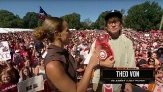 Theo Von Shoots His Shot With Sports Reporter and Bombs Worse Than His Netflix Taping