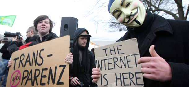 The TRANS- PARENZ NTERNET IS HERE Aan