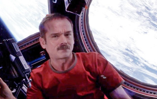 6 Ways Movies Get Space Wrong (by Astronaut Chris Hadfield)