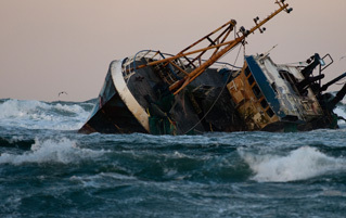 5 Epic Disasters at Sea (Survived by Un-killable Badasses)