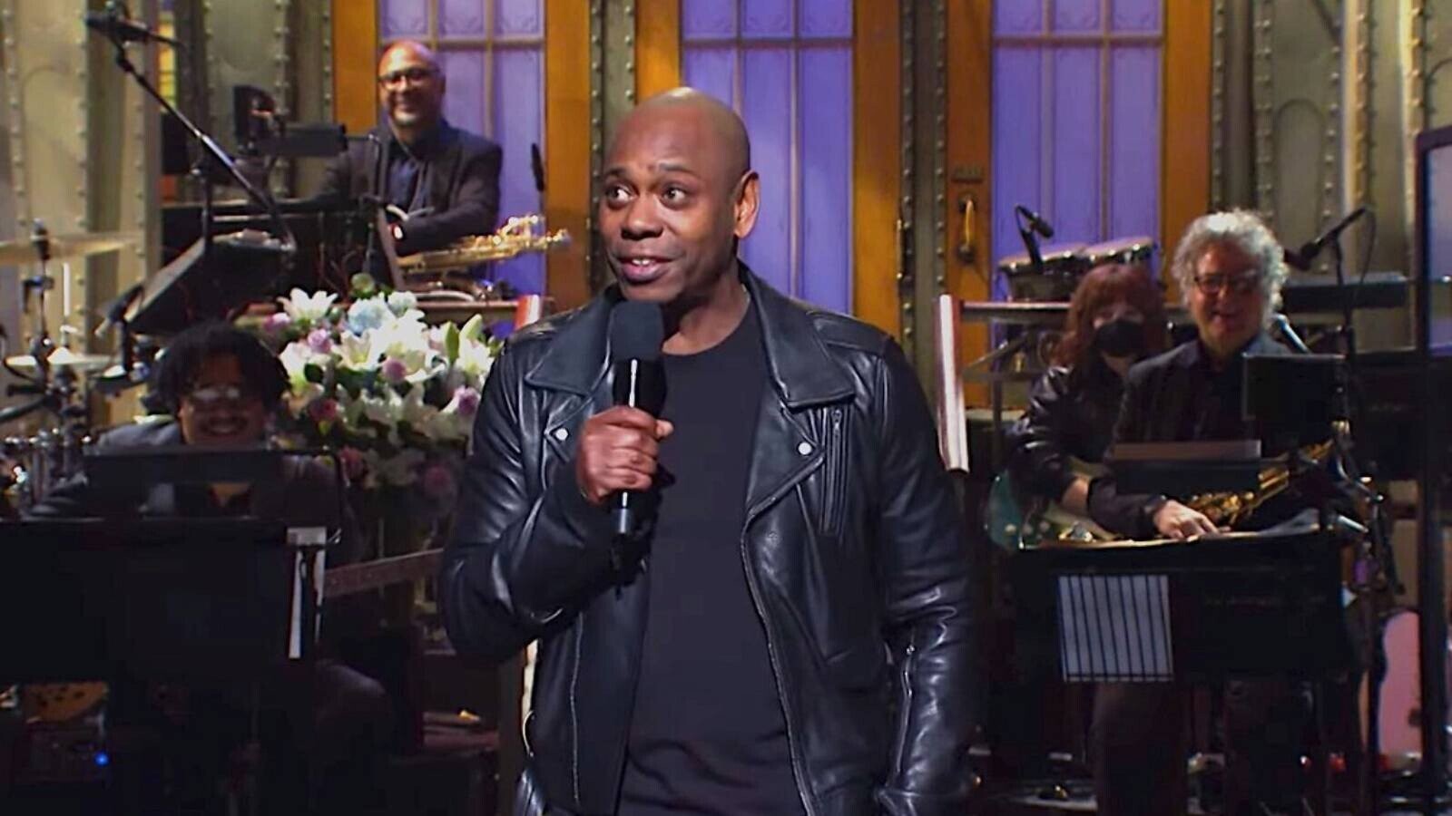 Triumph the Insult Comic Dog Perfectly Burns Dave Chappelle Ahead of ‘SNL’ Hosting Gig