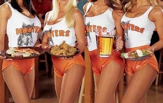 6 Surprising Realities of Life as a Hooters Girl 
