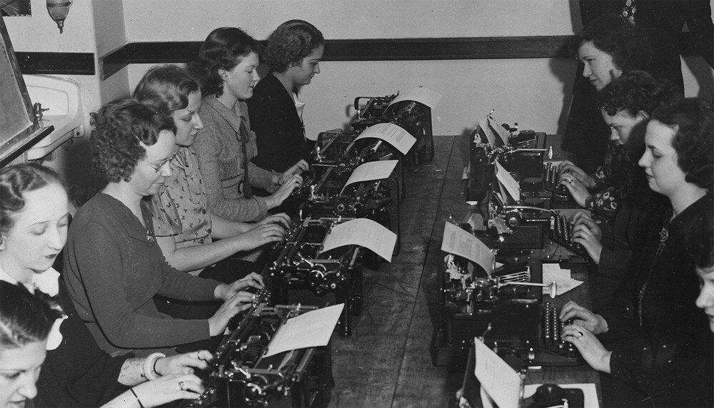 NYA-Illinois-Vocational Guidance-brush-up classes to improve typing ability, group picture of woman at typewriters