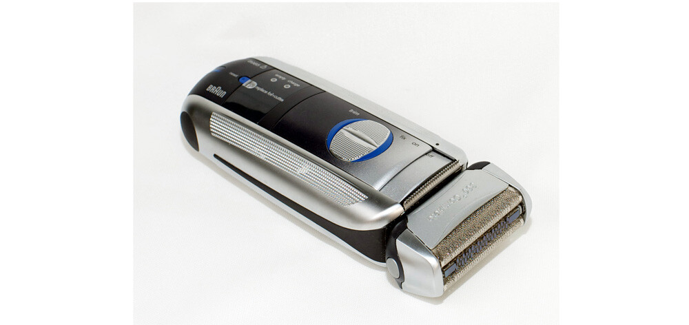 Oscillating electric razor
