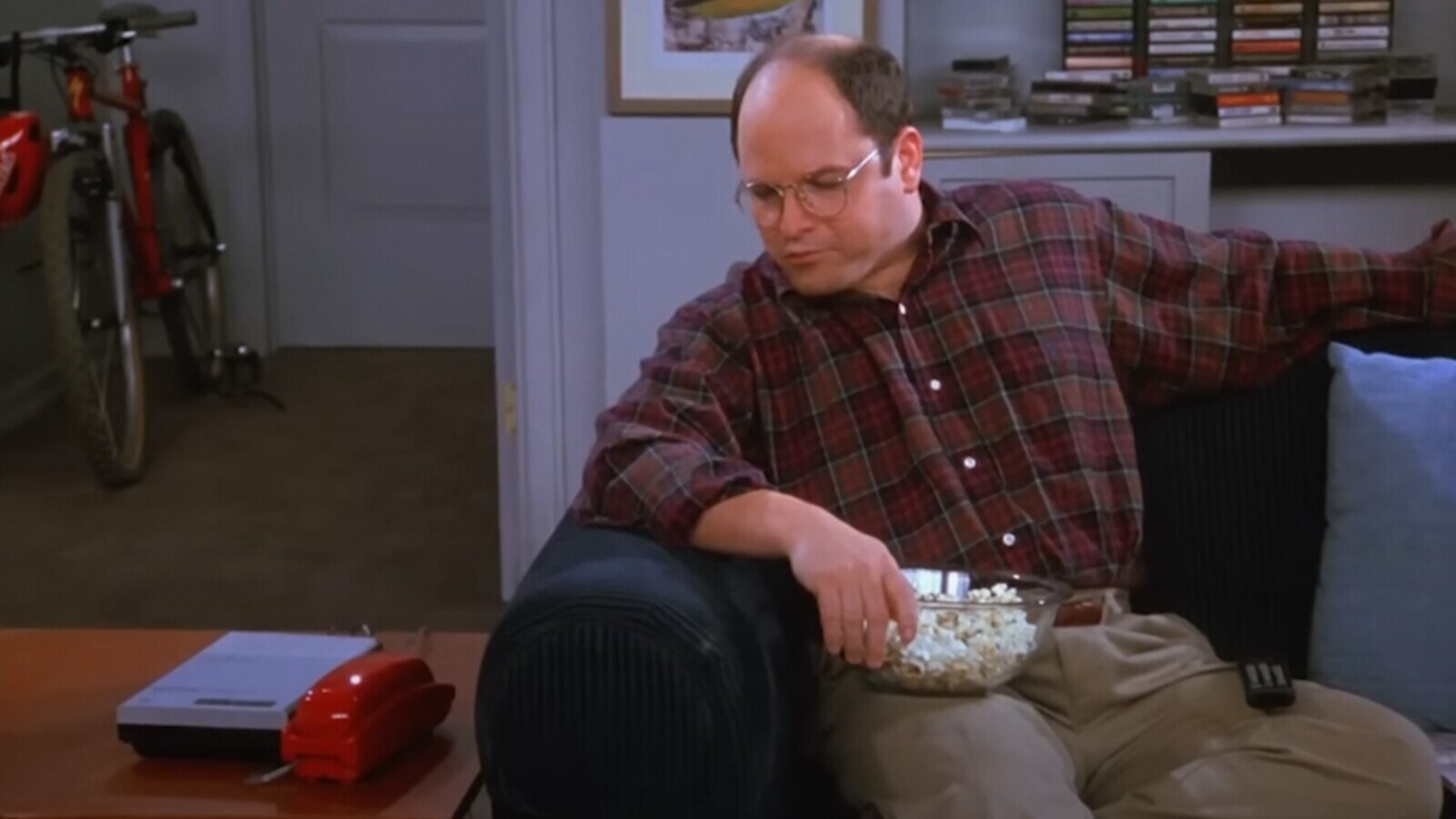 The Hidden Origin of George Costanza’s Iconic Answering Machine Song on Seinfeld