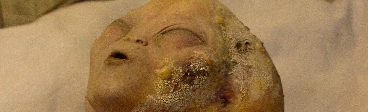 Gray alien body at Glenn Dennis's UFO museum in Roswell