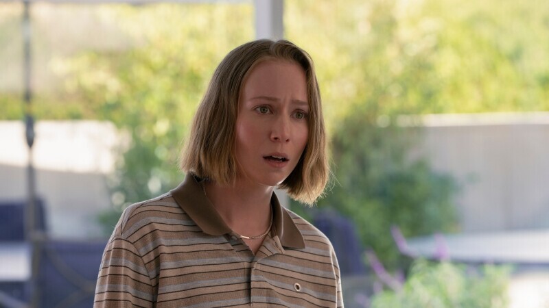 'Hacks' Star Hannah Einbinder Roasts A.I. "Arists," Says "You Will Never Be Cool"