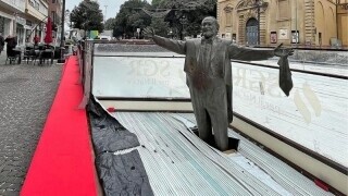 15 Statue Unveilings, Ceremonies, and Tributes That Went Haywire