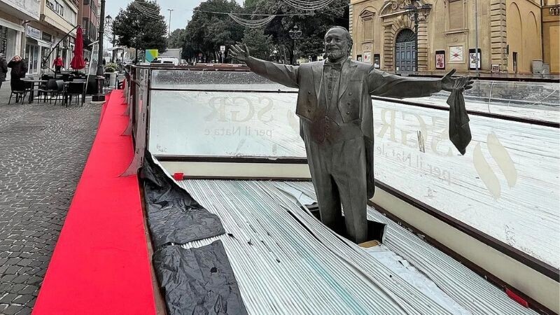 15 Statue Unveilings, Ceremonies, and Tributes That Went Haywire