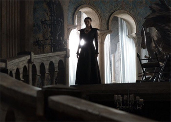 Sansa on the stairs
