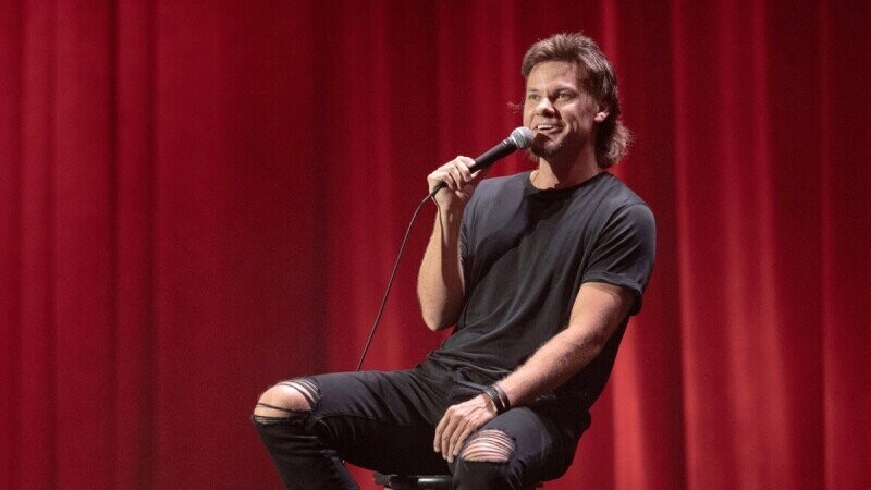 Theo Von’s Fans and Haters Are Both Concerned By His Embarrassing Bomb at A Special Taping