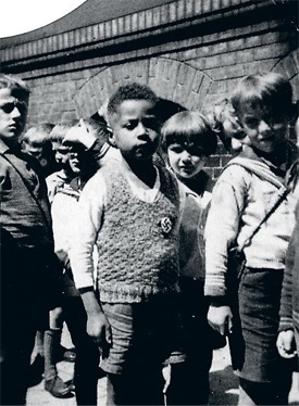 4 Amazing Stories Behind the Most WTF Photos from History