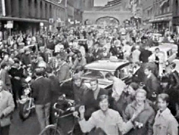 4 Amazing Stories Behind the Most WTF Photos from History