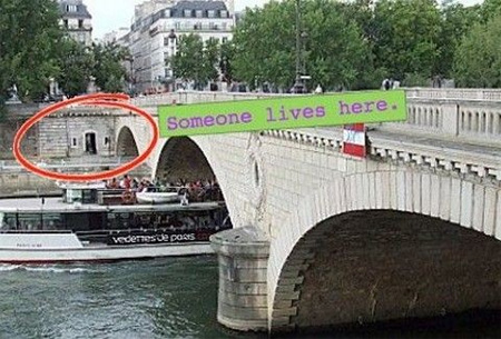 lives here. 11 Someone EEET vdontoe cas