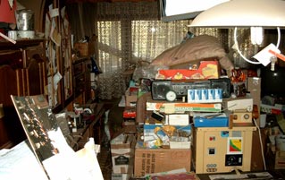 The Hard, Disgusting Reality Of Growing Up With A Hoarder