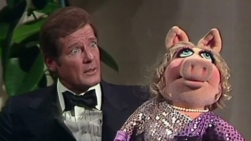 10 Times ‘The Muppet Show’ Hosts Were Relentlessly Hit on By the Puppets