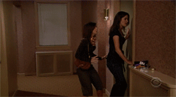 Robin and Lily sneak into an apartment