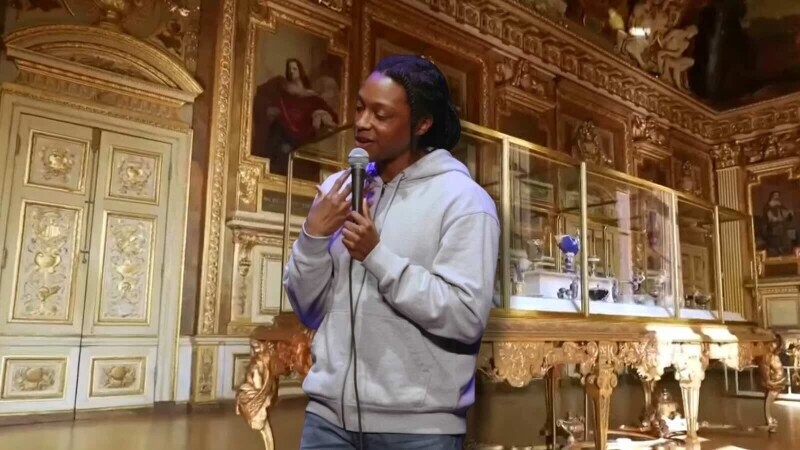 Here’s a 43-Minute Stand-up Set on the Louvre Art Heist