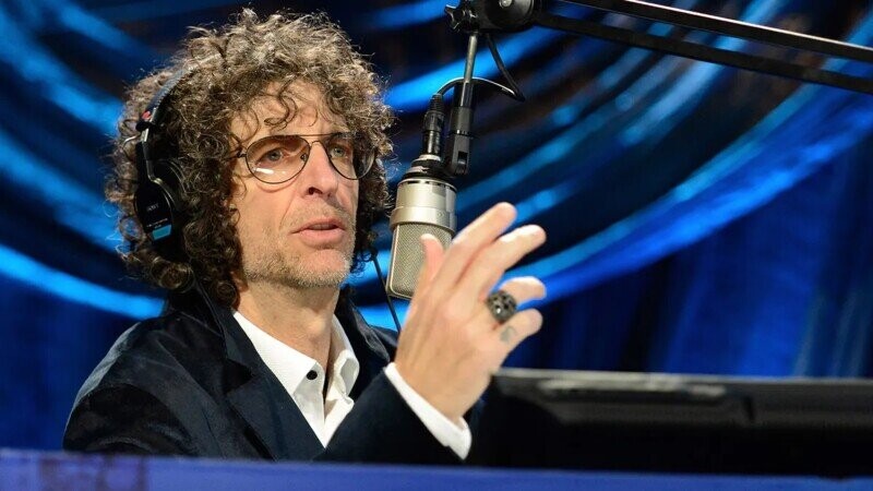 Howard Stern Says He’s Not Beefing With Oprah, But She’s Probably Afraid of Him