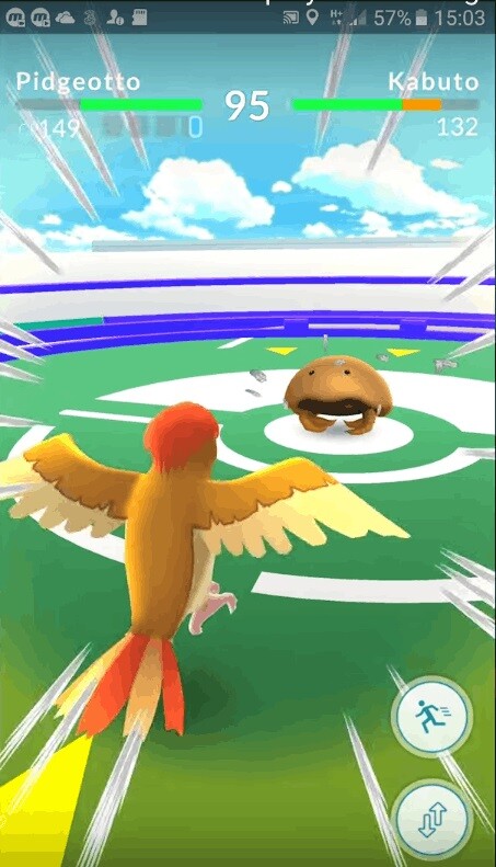 Pidgeotto fights Kabuto on Pokémon Go