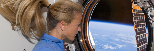 6 Ways Movies Get Space Wrong (by Astronaut Chris Hadfield)