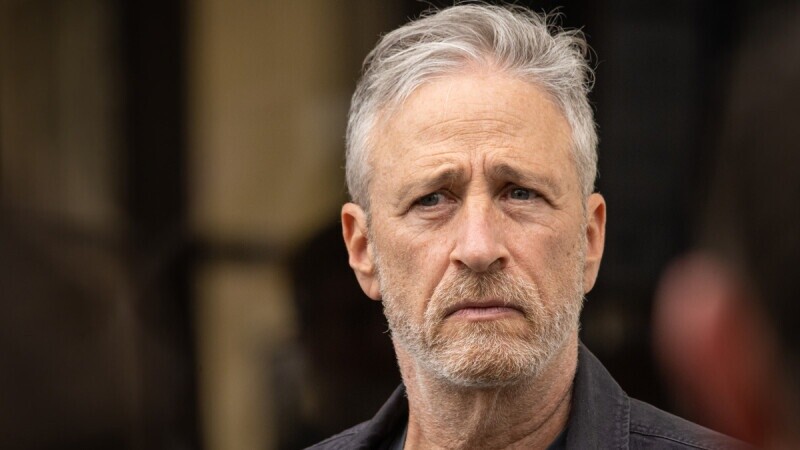 Jon Stewart Roasted For Defending Joe Rogan Like He's Just His Right-Wing Uncle