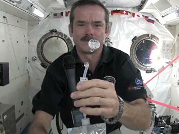 6 Ways Movies Get Space Wrong (by Astronaut Chris Hadfield)