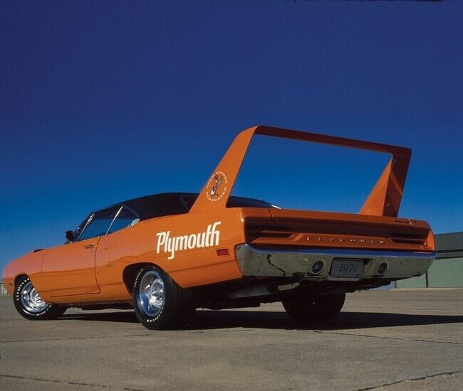 17 Pics Of Old Cars That Look Like They’re From Mars