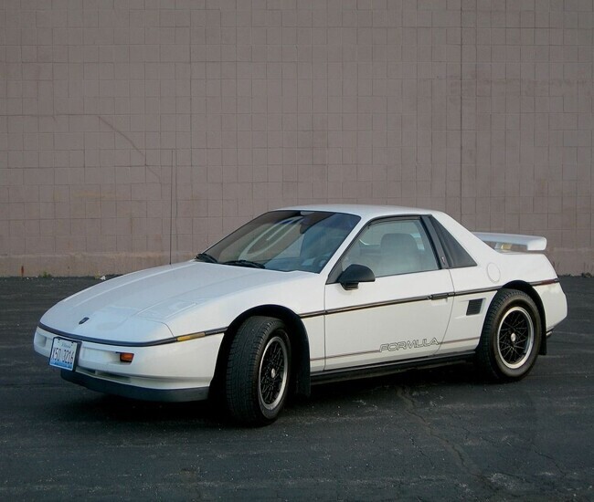 17 Pics Of Old Cars That Look Like They’re From Mars