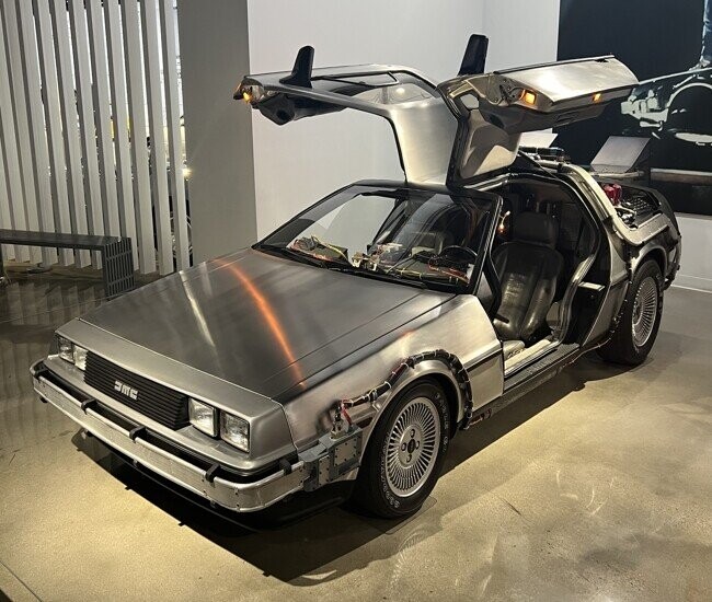 17 Pics Of Old Cars That Look Like They’re From Mars