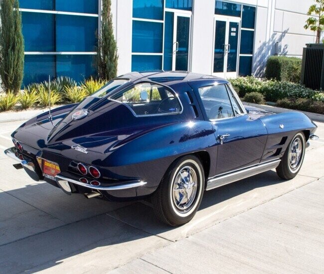 17 Pics Of Old Cars That Look Like They’re From Mars