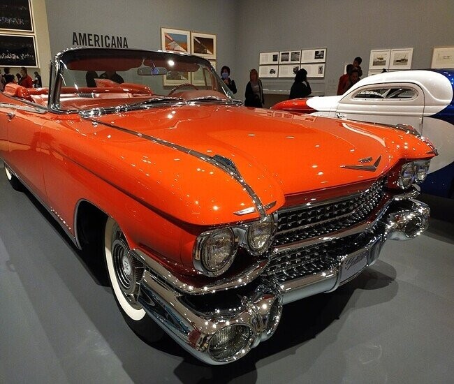 17 Pics Of Old Cars That Look Like They’re From Mars