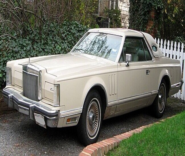17 Pics Of Old Cars That Look Like They’re From Mars