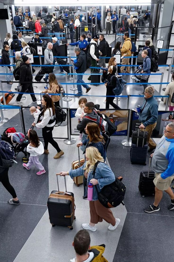 1 TSA Tray TS Travel You so 1 Es CYM trave ENTRE UA: