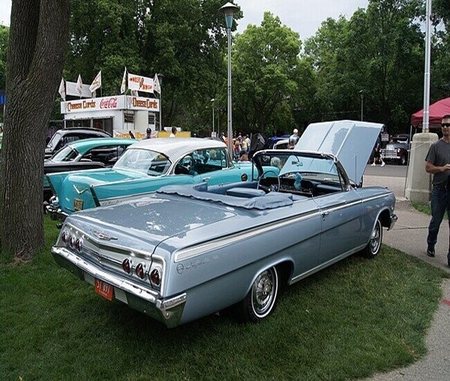 17 Pics Of Old Cars That Look Like They’re From Mars