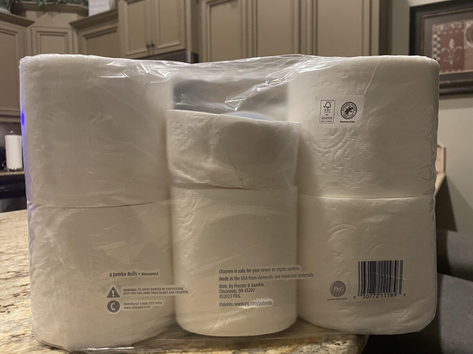 ALLIA FSC 1 C100701 Charmin is safe for your sewer or septic system. 6 Jumbo Rolls Unscented Made in the USA from domestic and imported materials. Distr by Procter & Gamble, WARNING: TO AVOID DANGER OF SUFFOCATION, P&G Cincinnati, ОН 45202 ! KEEP THIS BAG AWAY FROM BABIES AND CHILDREN. ©2023 P&G 0 30772 11589 3 www.pg .com Questions? 1-800-777-1410 Patents: www.pg.com/patents www.charmin.com 