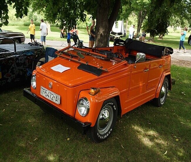 17 Pics Of Old Cars That Look Like They’re From Mars