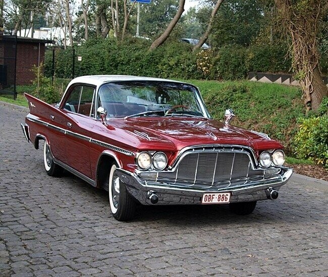 17 Pics Of Old Cars That Look Like They’re From Mars