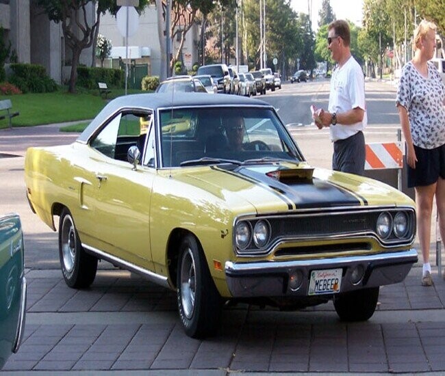 17 Pics Of Old Cars That Look Like They’re From Mars